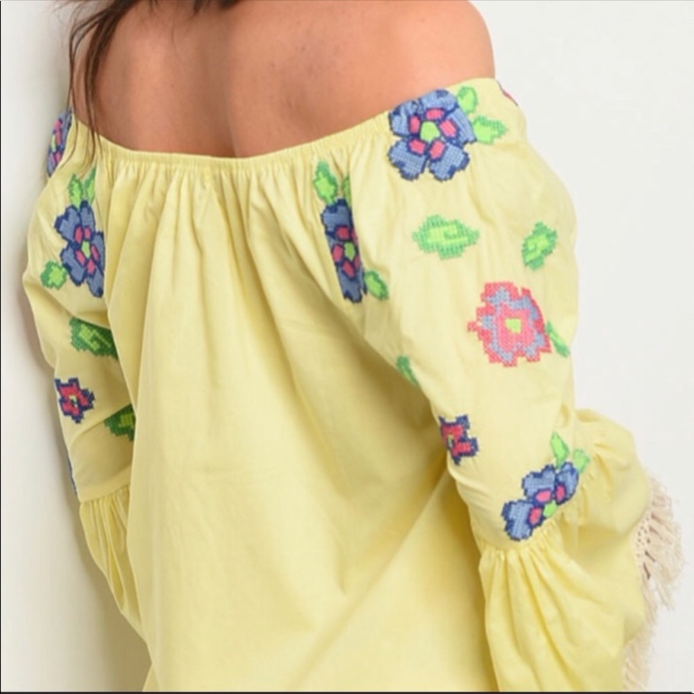 ✂️ Cute yellow off-shoulder dress with 💐🌷 - Picture 2 of 8